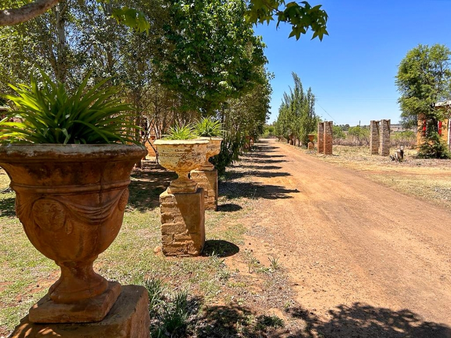 8 Bedroom Property for Sale in Potchefstroom Rural North West
